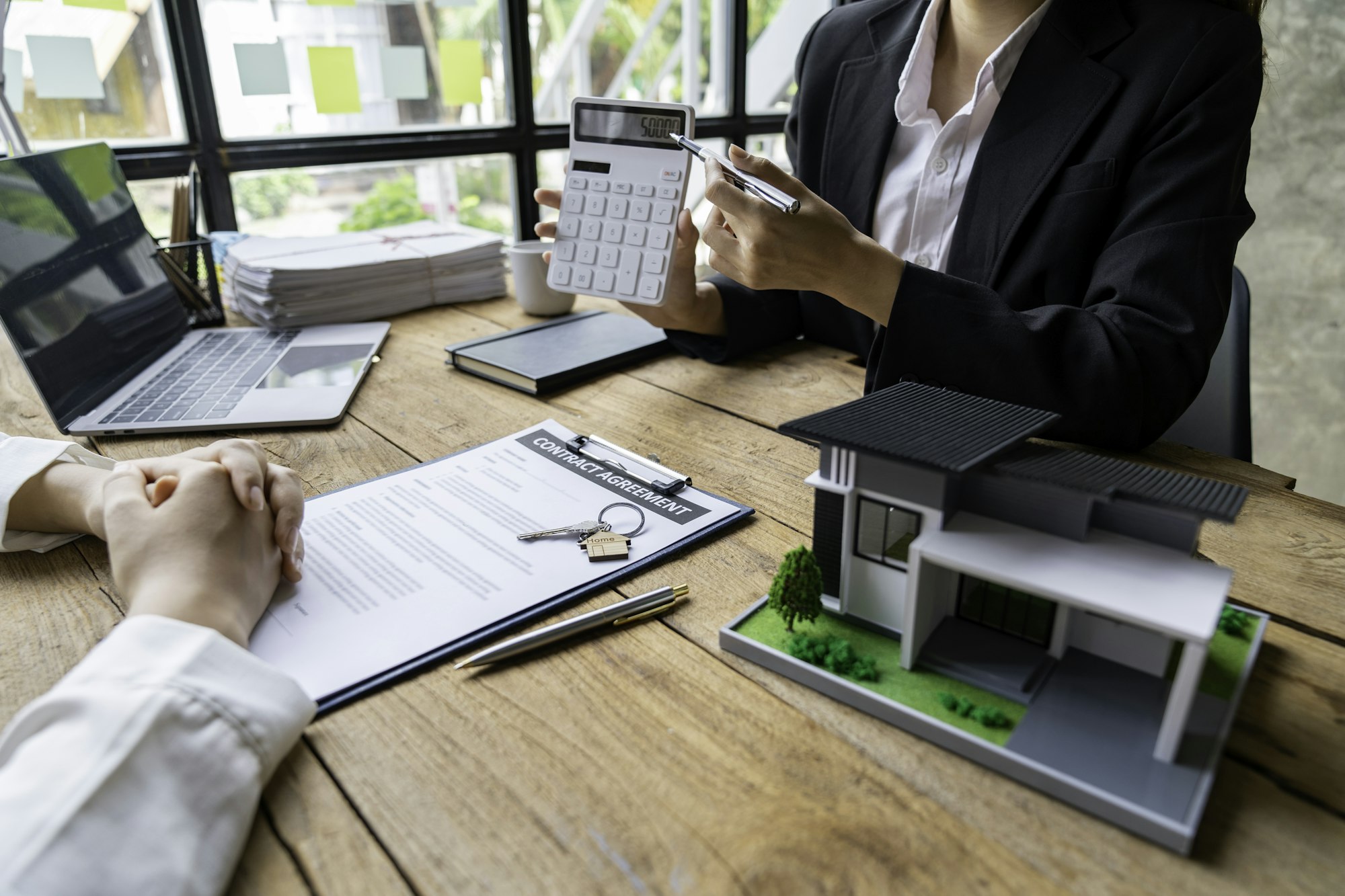 Real estate agents offer home equity loans to their customers to decide to insure their rental homes